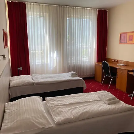Student House Апарт-отель Братислава