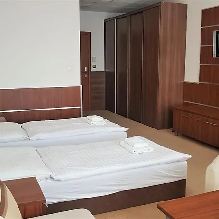 Student House Апарт-отель Братислава