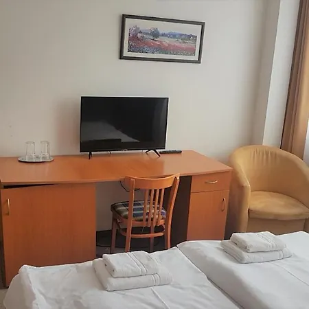 Student House Ξενοδοχείο με διαμερίσματα *