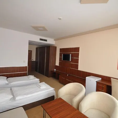 Student House Ξενοδοχείο με διαμερίσματα *