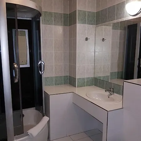 Student House Ξενοδοχείο με διαμερίσματα